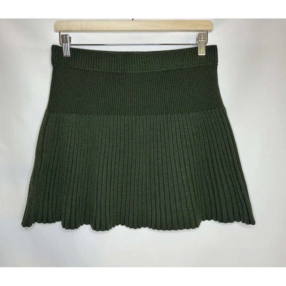 🆕 AERIE Take Charge Stretchy Ribbed Knit Olive Green Pleated Mini Skirt, Size M - Picture 4 of 14
